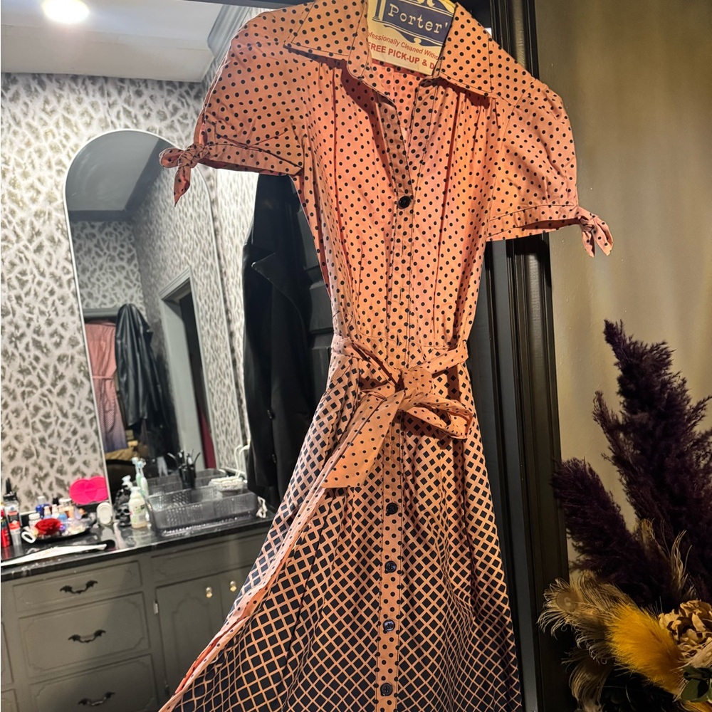 bcbg pink and navy dress with pockets